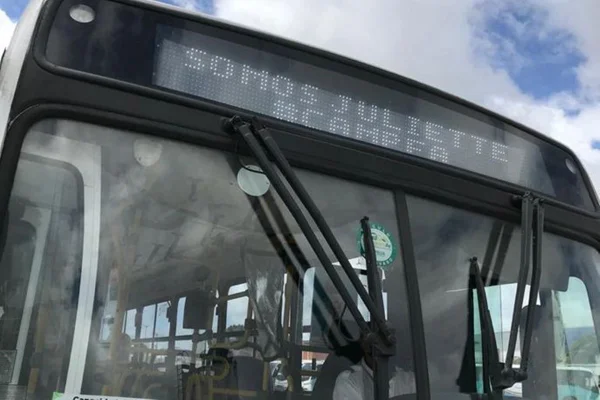 Ônibus em João Pessoa circulam com letreiro “Juliette Campeã”