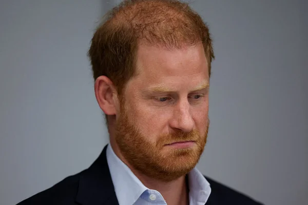 Harry está “magoado e chateado” com as críticas direcionadas a Meghan Markle