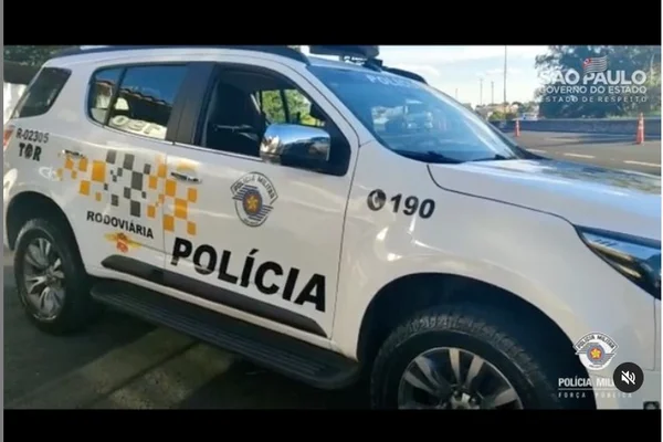 Deputado diz que PMs de SP alugaram ônibus para participar de atos pró-Bolsonaro