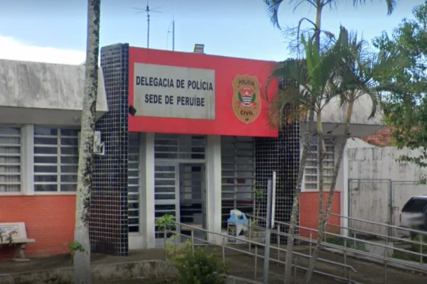 Imagem colorida de delegacia em Peruíbe