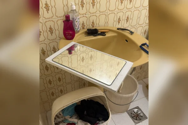 Filho deixa mãe paralítica em quarto sujo e vende móveis por droga - destaque galeria Filho deixa mãe paralítica em quarto sujo e vende móveis por droga - destaque galeria