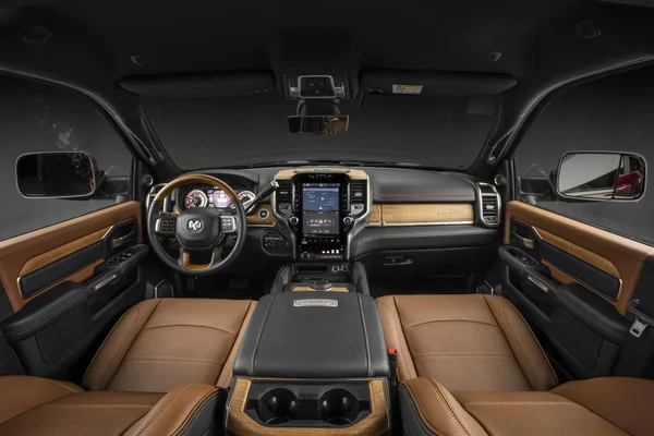 Conheça a incrível Ram 3500, a picape mais cara e luxuosa do Brasil