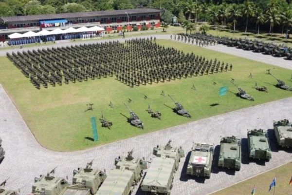 Foto colorida de equipamentos das forças armadas - Metrópoles