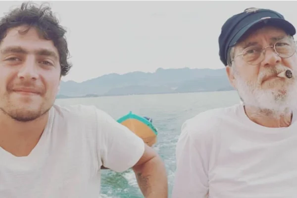 Francisco Frateschi com o pai, o ex-deputado Paulo Frateschi - Metrópoles