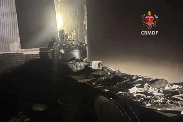 Apartamento atingido por incêndio - Metrópoles