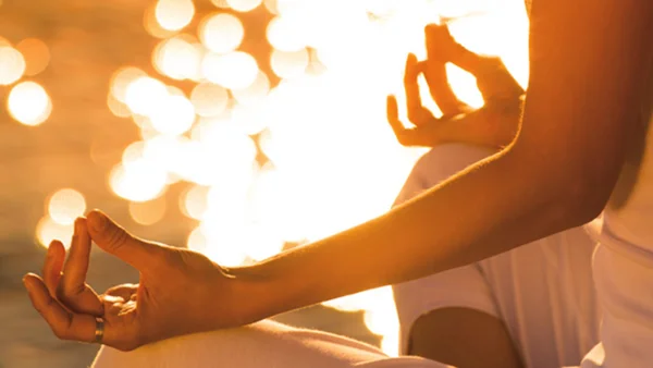 homem antes e depois de meditação