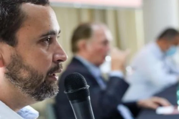 Presidente do PT-BA diz que Bolsonaro “saiu mais perto do impeachment” após atos