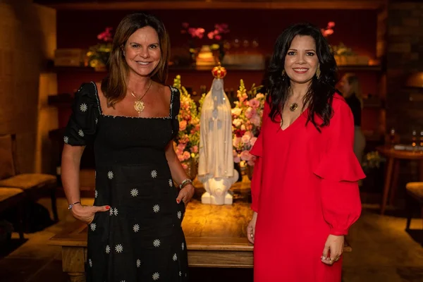 Claudia Salomão apresenta as joias de Ariedna Gomdini em evento seleto