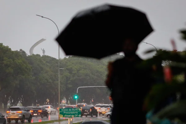 Chuva forte atinge o DF nesta quarta: há alerta de temporais