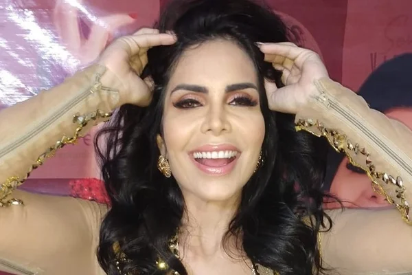 Rainha de bateria é chamada de “sem sal” e esclarece polêmica