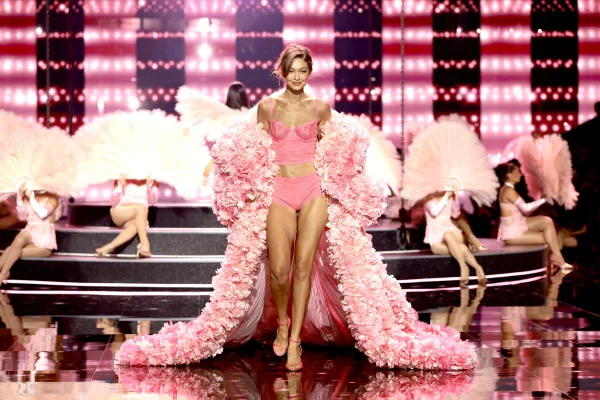 Victoria’s Secret é criticada por rejeitar Angels e escalar influenciadores - destaque galeria Victoria’s Secret é criticada por rejeitar Angels e escalar influenciadores - destaque galeria