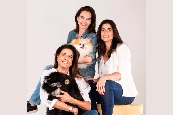 Anna Maria De Cesaro, Patrícia de Freitas e Ana Cristina De Cesaro Moura com seus pets