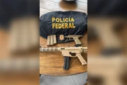 A coluna apurou que, até as 7h desta quarta-feira, cinco pessoas já haviam sido presas e duas permaneciam foragidas, entre elas Peixão. A coluna apurou que, até as 7h desta quarta-feira, cinco pessoas já haviam sido presas e duas permaneciam foragidas, entre elas Peixão.