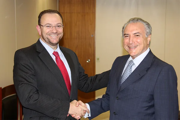 Ex-tesoureiro petista Edinho Silva assinou recibo de doação a Temer