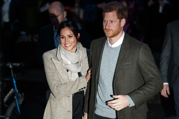 Jatinho alugado por Harry e Meghan é atingido por raio durante voo