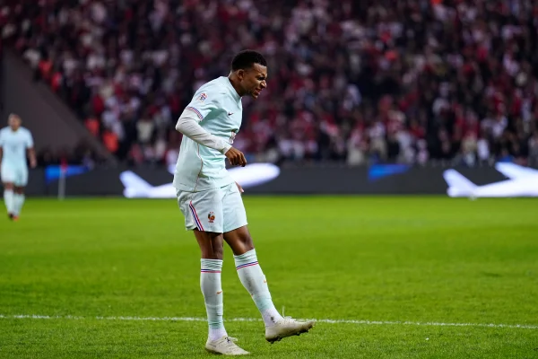 Foto colorida de Kylian Mbappé, da França - Metrópoles