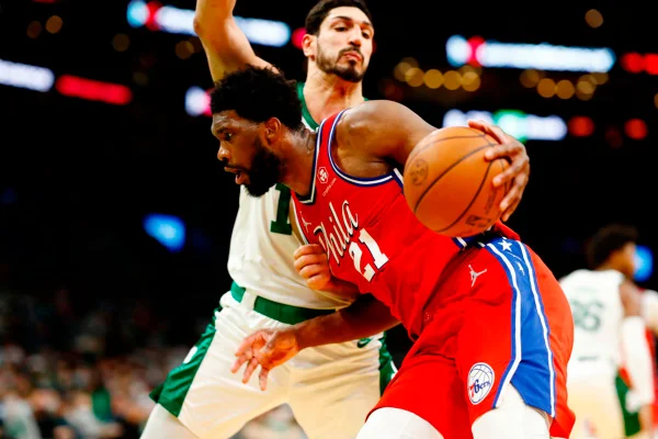 Joel Embiid comandou vitória dos 76ers diante dos Celtics