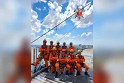A atividade fez parte do Curso de Salvamento em Altura e teve como objetivo o treinamento de resgate em altura