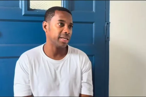 Robinho tem pena reduzida e vai deixar cadeia mais cedo