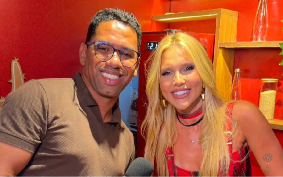 Wanderley Alves, dono da página Petrolina em Destaque, posou com Virginia Fonseca no São João