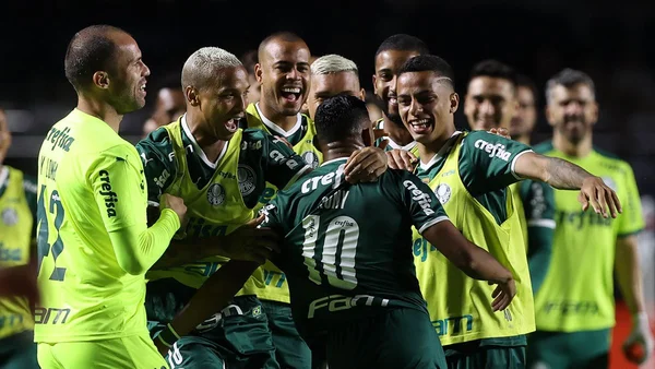 Palmeiras pode fazer história se vencer os clássicos