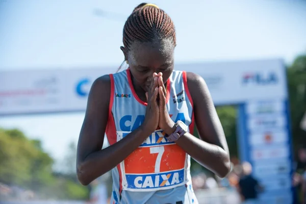 Quenianos dominam de novo e vencem a Maratona de São Paulo