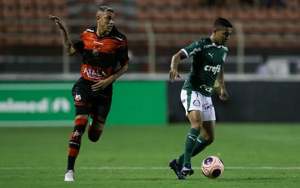 Palmeiras acorda no 2º tempo e goleia o Ituano na estreia