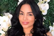 Mayara Motti participou do BBB17 e é influencer Mayara Motti participou do BBB17 e é influencer