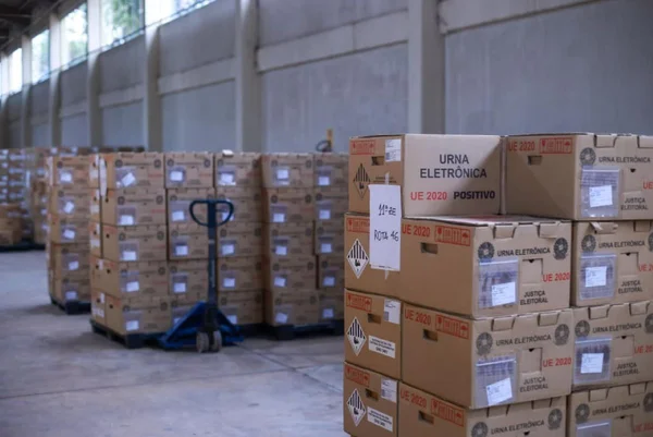 Mais de 158 milhões de brasileiros vão às urnas para decidir futuro do país - destaque galeria Mais de 158 milhões de brasileiros vão às urnas para decidir futuro do país - destaque galeria