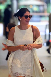 Carol Castro passeia com familia no Fashion Mall em Sao Conrado.