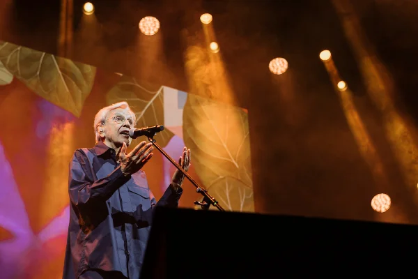 Caetano Veloso, Safadão e Natanzinho Lima animam 5ª semana do Na Praia