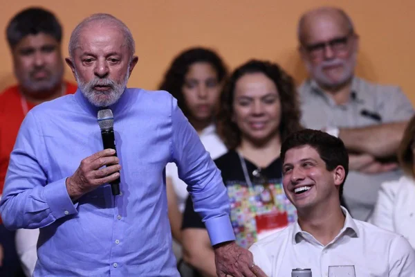 Imagem colorida do presidente Lula discursando durante eleição de João Campos como presidente do PSB - Metrópoles