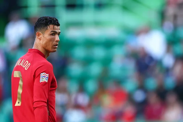 Agente de Cristiano Ronaldo se reúne com novo dono do Chelsea