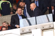O proprietário do Middlesbrough, Steve Gibson (à esquerda), durante a partida do Sky Bet Championship entre Sunderland e Middlesbrough no Stadium Of Light, Sunderland, no sábado, 7 de outubro de 2023.
