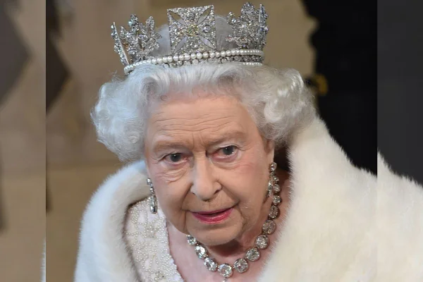 Rainha Elizabeth só abdicará em uma circunstância, diz especialista