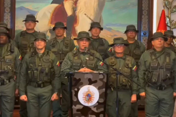 Ministro de Maduro diz que há tentativa de golpe na Venezuela