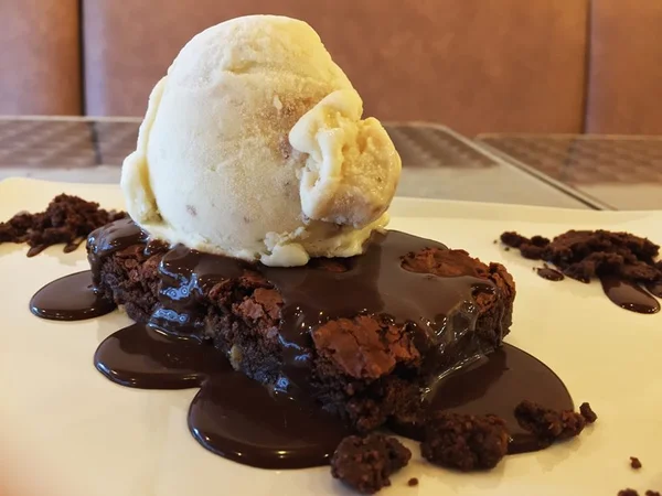 Sorveteria Apetitá combina sabores paraenses a sobremesas clássicas