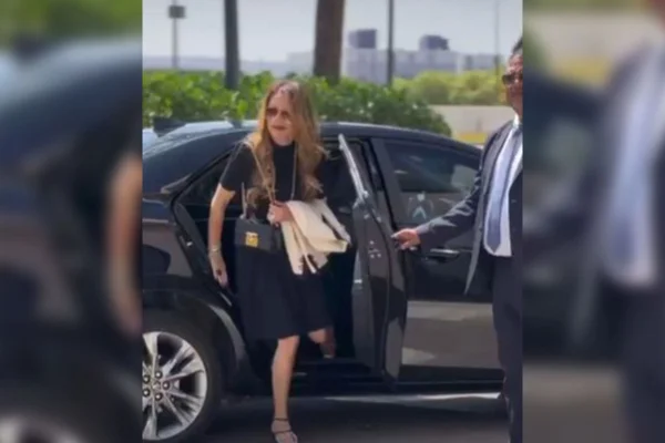 Primeira-dama de Mato Grosso, Virgínia Mendes, usa carro oficial para ir a shopping