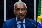O senador Romário