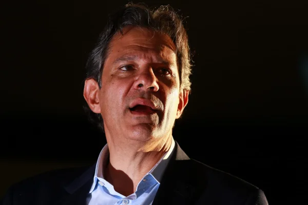 Futuro Ministro da Fazenda do governo Lula, Fernando Haddad, fala com jornalistas em coletiva de imprensa no CCBB - metrópoles