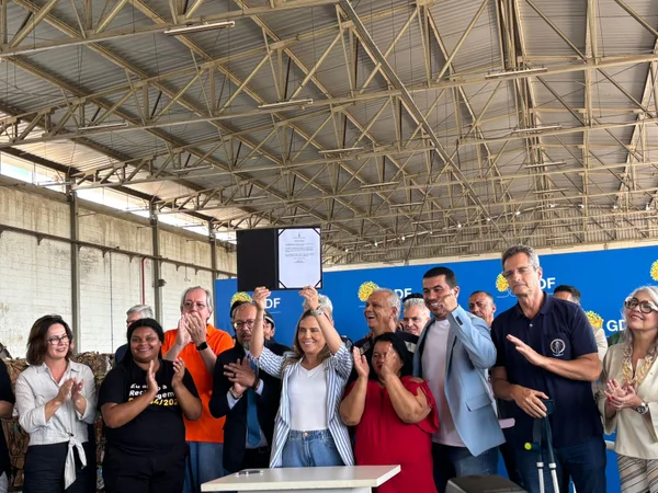 Celina Leão assina ordem para modernizar Complexo de Reciclagem do DF