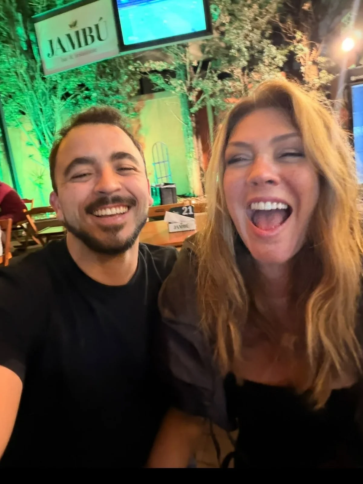 Matheus Naro e Simony. Matheus Naro e Simony.