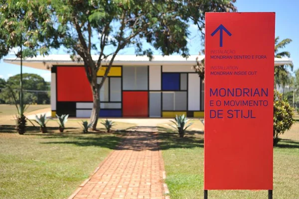 Metrópoles cria guia virtual para “Mondrian e o Movimento De Stijl”