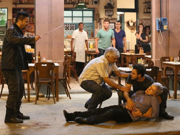 Claudio é ferido em Império