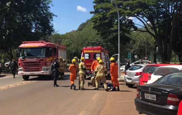 Bombeiros militares socorrem homem que levou tiro