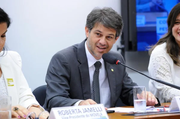 Rio: prefeito de Porto Real é alvo de atentado a tiros em sua casa
