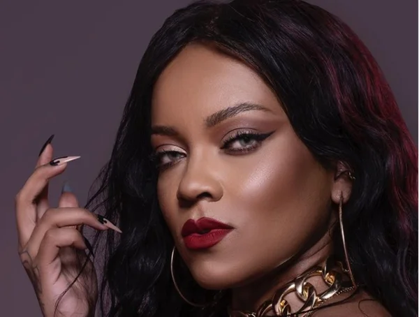 Sósia de Rihanna
