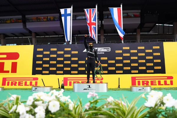 Lewis Hamilton critica dirigente por comentário sobre luta antirracista