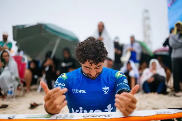 WSL: Yago Dora é campeão em Saquarema após vencer número 1 do mundo