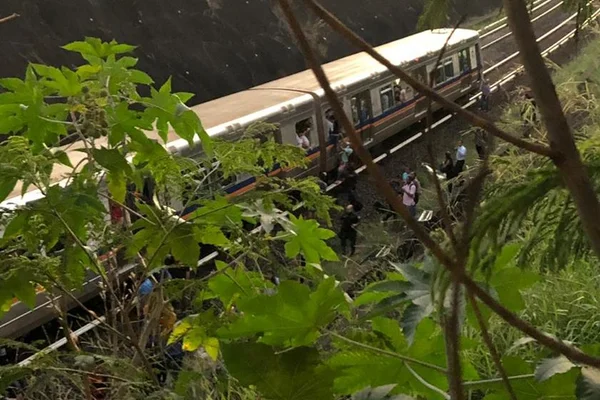 Metrô para de circular no DF após passageiros pularem nos trilhos